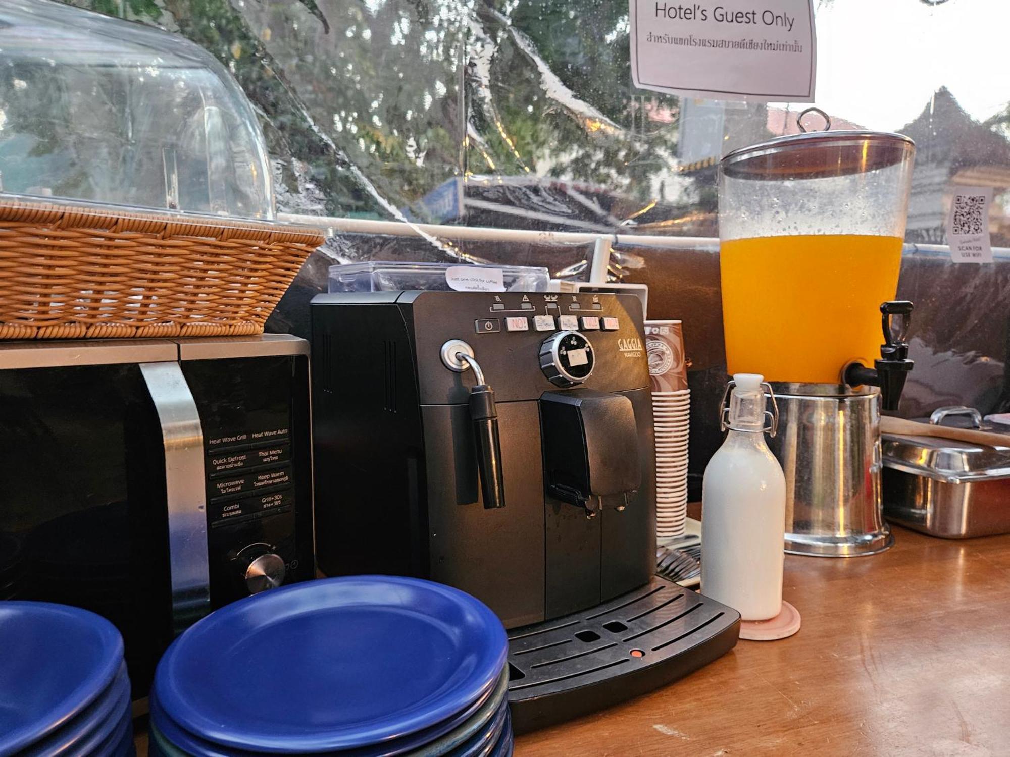 Sabaidee Chiangmai Hotel Sha Чиангмай Екстериор снимка